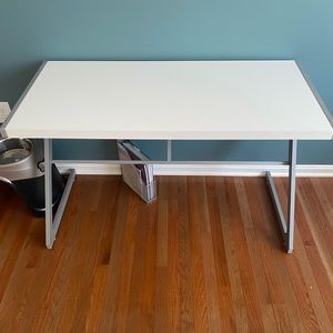 Modern looking desk !